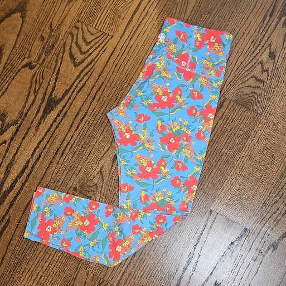 Tory Burch Pants - Tory Burch Printed Weightless 7/8 Floral Leggings Size Medium - NWT